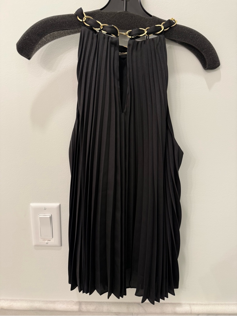 Alice + Olivia Black Pleated Halter Top with Chain-Link Neck Size M NWT - Picture 10 of 12